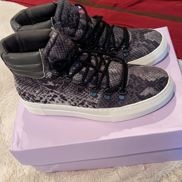 Steve Madden sneakers - Picture 2 of 2